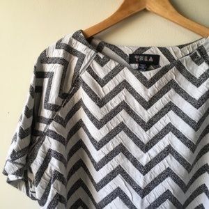 Tela Chevron Crop Top